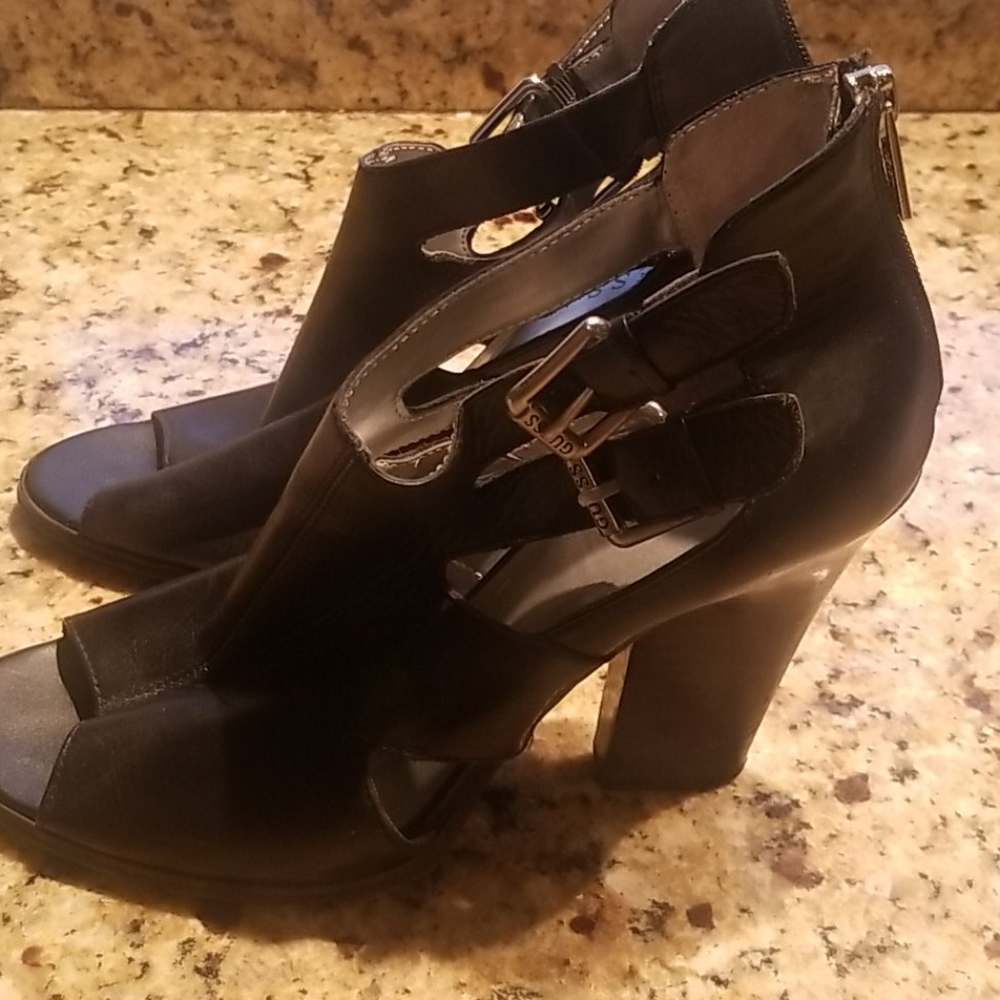 GUESS SHOES